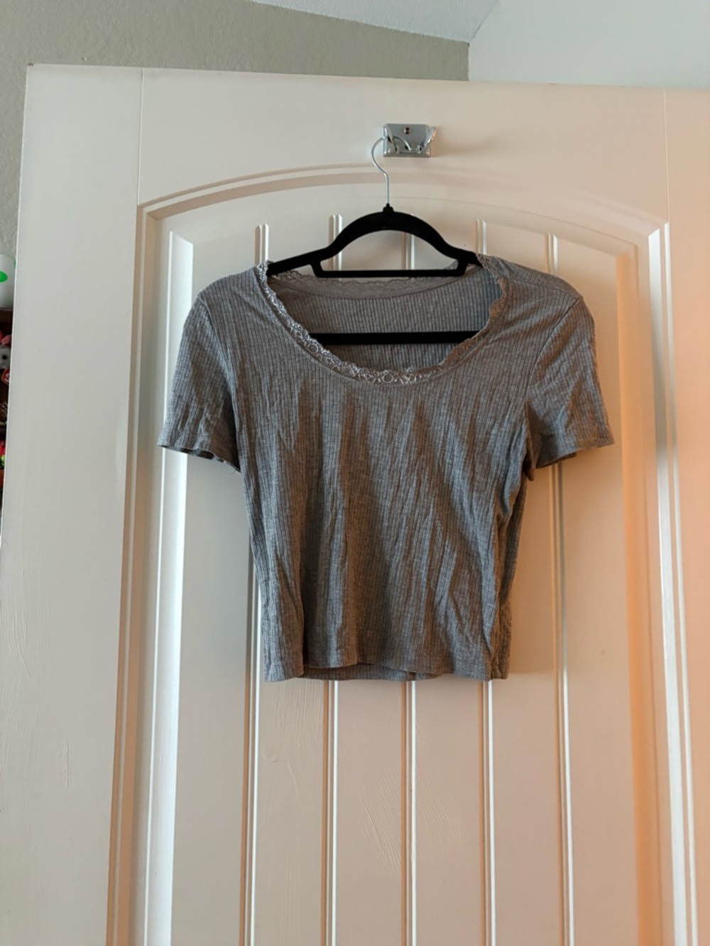 Women’s Gray Ribbed Scoop Neck Tee with Lace Trim